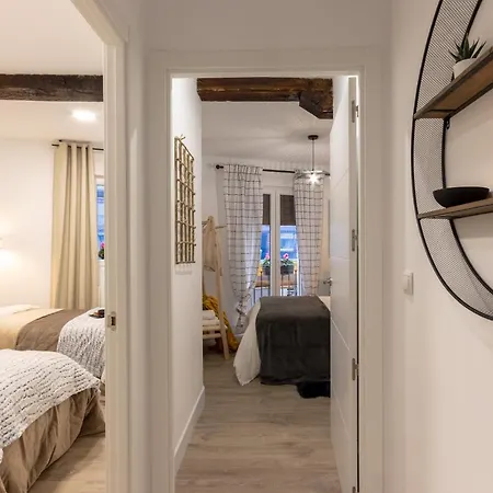 River In The Heart Of Ebi-01297 公寓